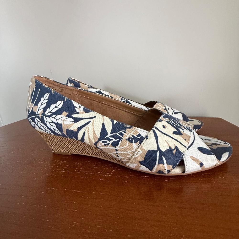 Aerosoles Shipmate Heelrest Wedge Shoes Blue Tan Leaf Print Size 8.5 - Picture 12 of 13